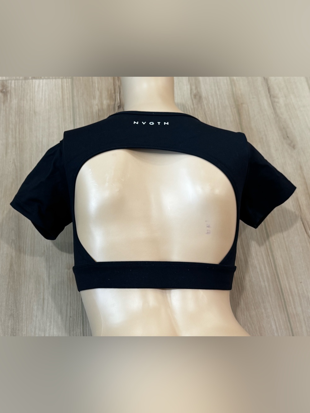 NVGTN Black Short Sleeve Sports Bra Crop Top XS Removable Pads